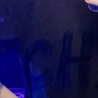 umWSFWNIBosVupQ's profile picture. 