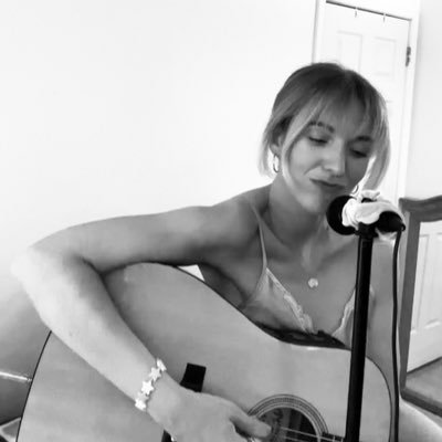 mustardghosts's profile picture. 