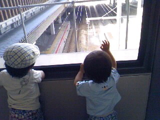 子育て中（2008年♂2010年♂）兼 パンや色々食べ歩き大好きな私♪
パン作りやお料理、音楽やヨガ、うきうきする事やおしゃべり大好きです～
色々つぶやきますがフォロー頂いても返事できないこと多々あります、すいません