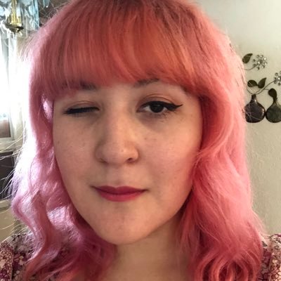 Diseño Grafico, Ilustracion y Moda. Soy una mujer de pelo rosa en busca de una respuesta para el rumbo de su vida.