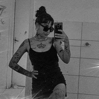 canceriana♋
Tattuadora ✒
valentinas ❤
Traga suas assas pois iremos voar pelo front 🍃👽