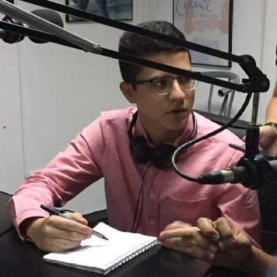Periodista en @ContraC_HN • También escucho música y juego videojuegos.