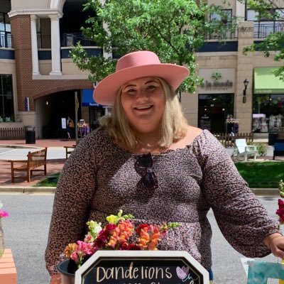 Dandelions Flower Stand Owner: https://t.co/7bRQdZtjEB
•Coffee connoisseur • #PRKent Alum • Pisces