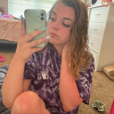 leahg8es's profile picture. 