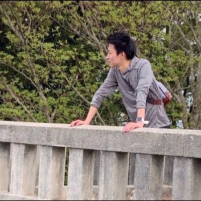 24歳。非日常の温泉・グルメを紹介しています。身長178cm。体重54km。 顔は佐藤健、性格はローランド。夢はGACKT。