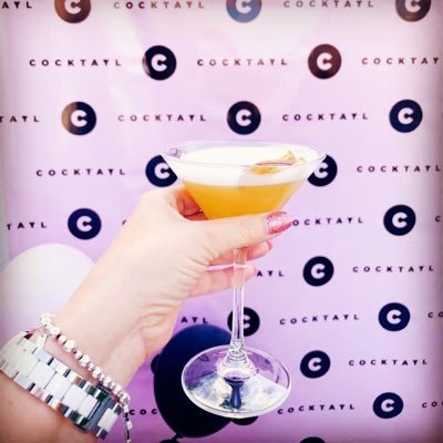 Premium cocktails delivered to S Manc https://t.co/uxbWabIl9m ❄Shake with ice in shaker 🔄Shake well 🍸Strain and serve 🌺 All cocktayls come with cute garnish