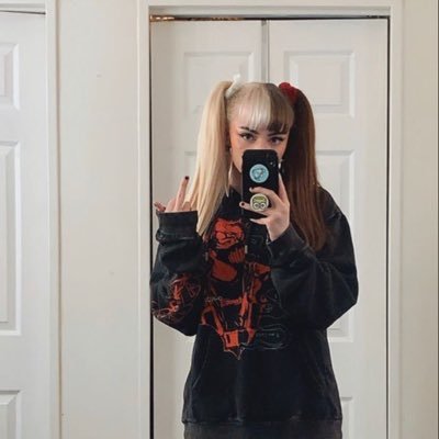 sleepyskrt's profile picture. 𝙗𝙧𝙪𝙝