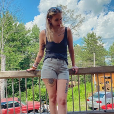 _ellayye's profile picture. Nope. (she/her)