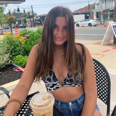 kristinj296's profile picture. 😚😚