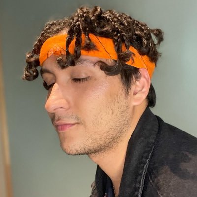 alessanderoliv6's profile picture. Hermano mayor 👨‍👦‍👦 estudiante 🧑🏽‍💻creyente en un Chile mas justo e igualitario🌱💓