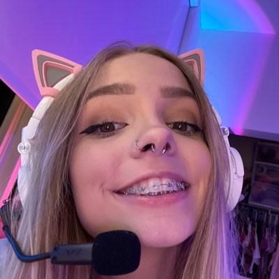 21 // FL • Twitch Partner! (streams 3x a week) https://t.co/DX2QHwG7HG 💟 check out my links below 😼