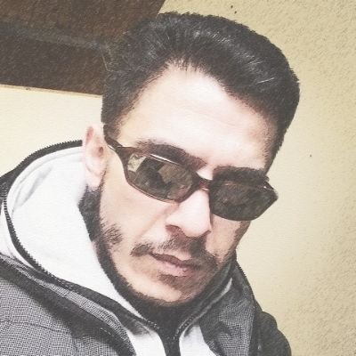 به آسمان که مینگری حواست باشد تا مبادا به آن سقوط کنی!