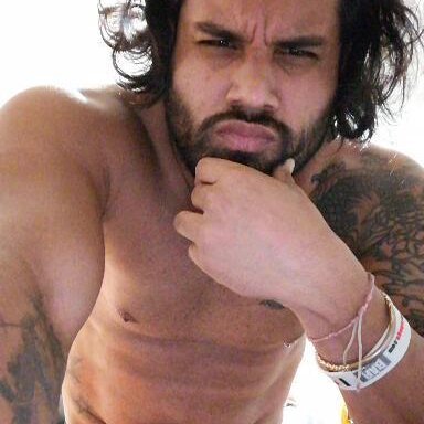 me gusta fuull la playa y los viajes con una buena compañia, el gym,