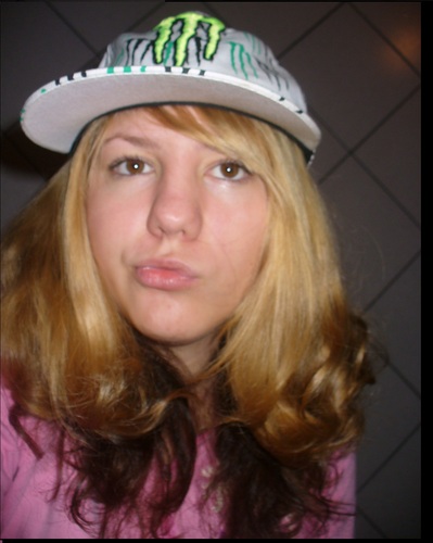 Ariana,simpatica,timida,ri por tudo,dramatica,ciumenta! Sk8♥ kér saber + só dar Following'
http://t.co/ofOSatcFLw