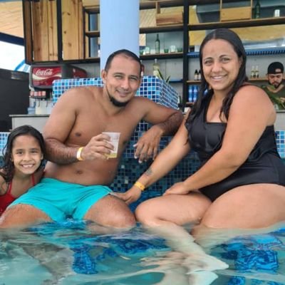 Trabajando con mucho esfuerzo, para beneficios propios.