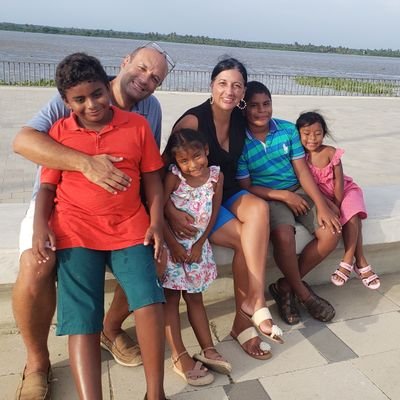 Hombre de familia, 4 hijos. Intentando vivir según la voluntad de Dios.