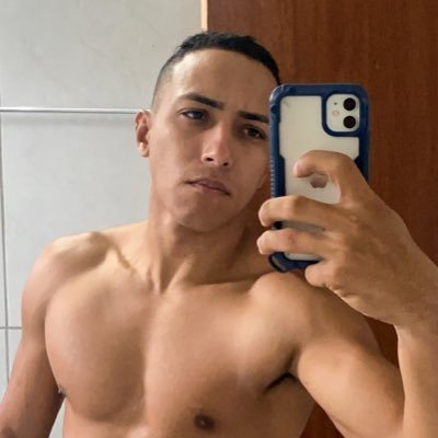 jogadortft's profile picture. Comunicólogo - Rádio e TV e PHD em tia do WhatsApp. Comentarista aleatório de BBB.