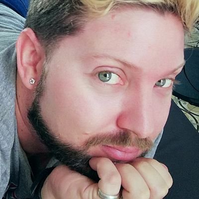 AndGoQuevedo's profile picture. Si no escribo, pinto o creo algo, reviento.