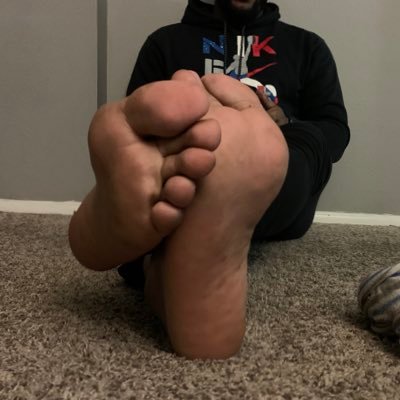 Straight Black Male ✊🏾 Basketball is my sport 🏀 Size 11.5 🦶$averagebro21oh 🤑 pics, mini clips and sweaty gym socks available 🧦