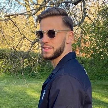 Critic of journalists. Complaining a lot about Watford, sports and eSports. Radio host and film student.