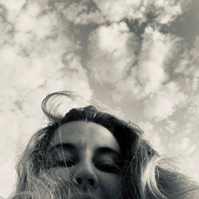 PoppieMae's profile picture. Ell ✨ wide-eyed gay 💙💜🩷