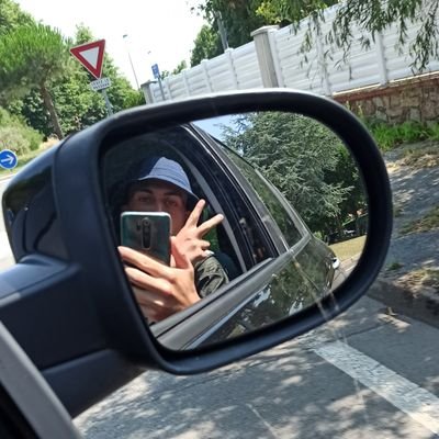 LcqThms's profile picture. ☢️