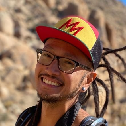 Graphic, UX & UI Designer. Front-end Developer, Illustrator, Photographer.