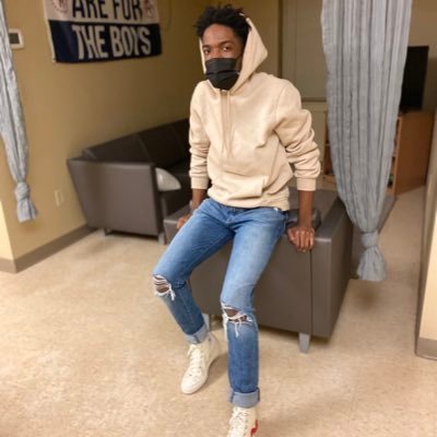 Blexellence= |Blak| + |eks(e)lense| • Just a Black man being black🤷🏾♂️🤴🏾