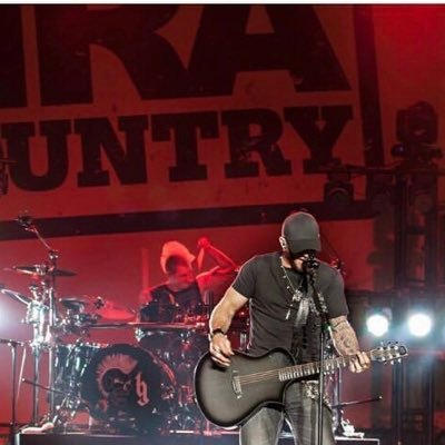 But If Both Of Us Walk Out That Door.. One Of Us Ain’t Coming Back!! 👊🏼👊🏼 #BGNation @brantleygilbert