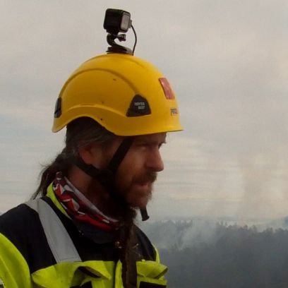 Brann. Varmen, gløden. Energi fra solen, sammenvevd med karbon, hydrogen og oksygen i fotosyntesen. Plantenes nanoteknologi gir oksygen, mat, brensel. Ditt liv.