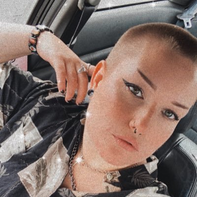 theemileee's profile picture. queer 👄they/them👄