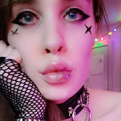 https://t.co/yJOuYGtLz6

NSFW, 18+ Only!
SWerker, CyberBimbo, Former Cam Girl, Poly, Sapphic, E-Slut, Techie, VR Enthusiast, Amateur 3D Graphic Designer. 💕