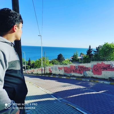 Geç otur karşıma nasıl bitirdin bi gençliği anlatayım sana