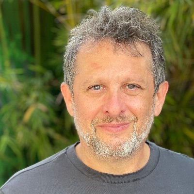 Productor, director, consultor, escritor.
Cuento historias y colecciono actividades.
Anecdotante.
Sobre todo soy Taladro!