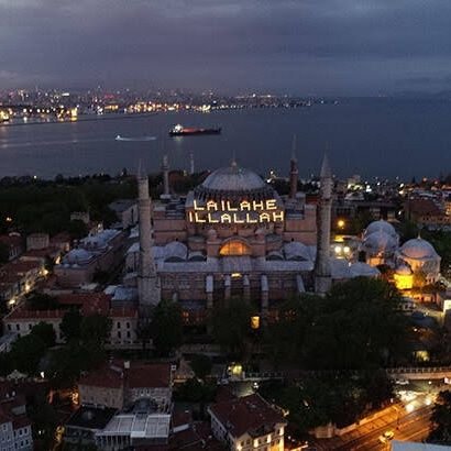 tadını çıkar,çünkü hiç bir anın tekrarı yok,,(herkes kalbinin ekmeğini yer)