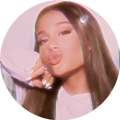 ʚ♡⃛ɞ jus here to spread positivity & shower my faves w a lotta love ⇢ ari♡