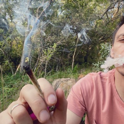 Stoners in love who have fun being stoned. 18+ good vibes only. new journey. be kind. always.