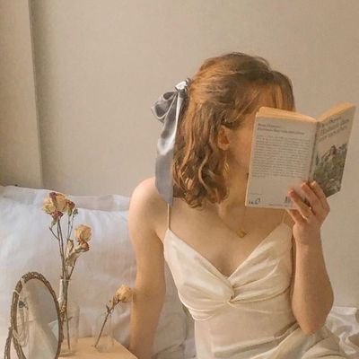 moonvibes___'s profile picture. 