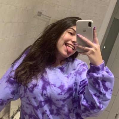 isaaoubella's profile picture. aqui eu sou feia || insta: isabellaaoliv_   🐶🌸🌊🍎🍻🏐🏳️‍🌈