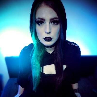 Streamerin bei @twitch | she/her | Dark Souls is my Bitch | Queen of Parry & Shenanigans  | No-Hit Runner | Godess of War | schrecklich wundervolle Elfengräfin