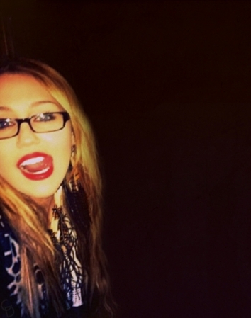 eu amar a miley cyrus. EU TENHO CYRUS VIRUSSS! Voçê tem? então me segue!!!