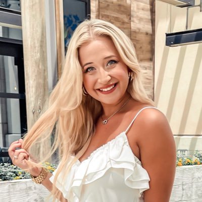 _daniadams's profile picture. | Fashion 💃🏼 | Travel ✈️