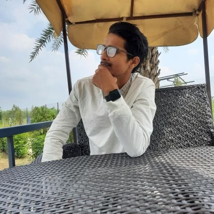 रमाउन जानियो भने एक्लो पनमा पनि सिङ्गो संसार भेटिन्छ ।(एकल यात्री)
जस्ताको तस्तै भन्न सक्ने एक निडर नेपाली ।
I hate girls and love.....Silent killer