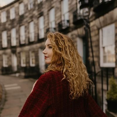 Style blogger and photo taker | Classic style, Scotland travel and exploring Edinburgh with my camera 📷
