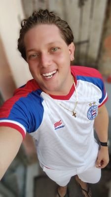 Enfermeiro
Bombeiro civil👨🏼‍🚒
Para os dias bons: sorrisos. Para os dias ruins: paciência. Para todos os dias: fé.🙏🏼

Torcedor do Bahia... BBMP💙❤🤍