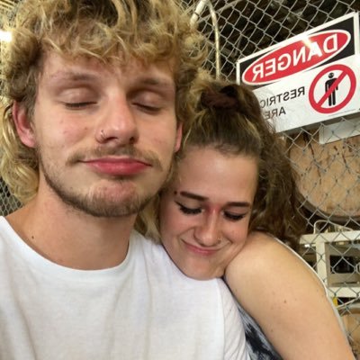 deadnotsleep's profile picture. mediocre