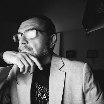 Catedrático de Historia, Historiador y Escritor. Profesor de Pensamiento Social, Teoría e Historiografía, Creación Literaria y Estudios Puertorriqueños.