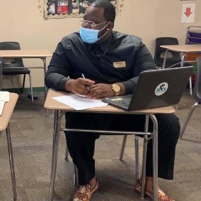 Once upon a time there was a young boy who decided to pick up a book, read it, and now I’m here 👨🏽🏫Teacher🍎|Professor🎓|Leader ❤️ 🎶 ⚡️
