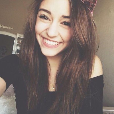 AnnaWills89's profile picture. 