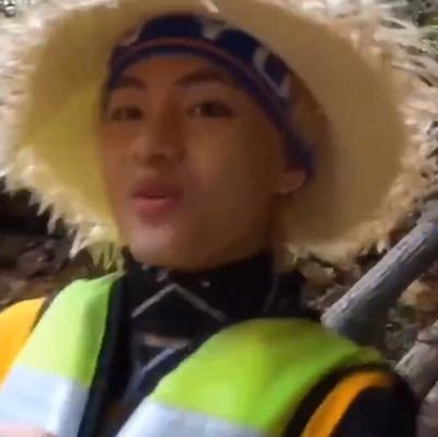 Daily clip of Taehyung saying snorkeling. Follow my other account @mygcatbot for yoongi pictures and videos💜 Thank you those who always like my tweets ❤️